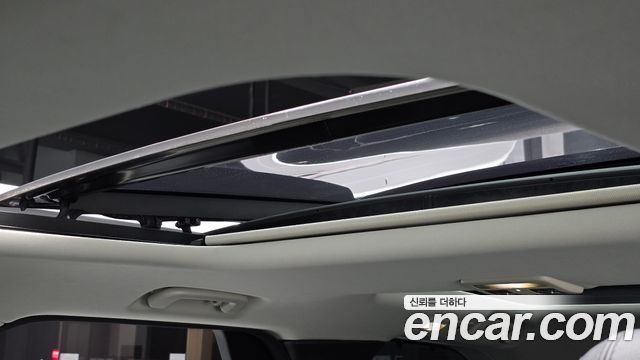 Land Rover Discovery 2018 — photo 34