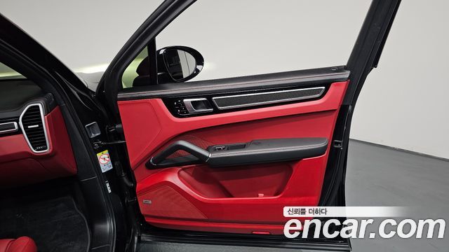 Porsche Cayenne 2019 — photo 14