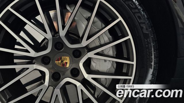 Porsche Cayenne 2019 — photo 28