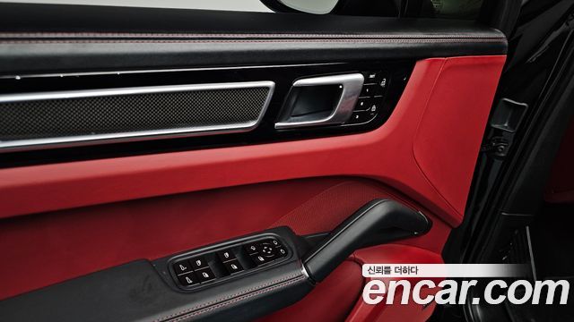 Porsche Cayenne 2019 — photo 37