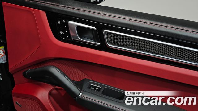 Porsche Cayenne 2019 — photo 40