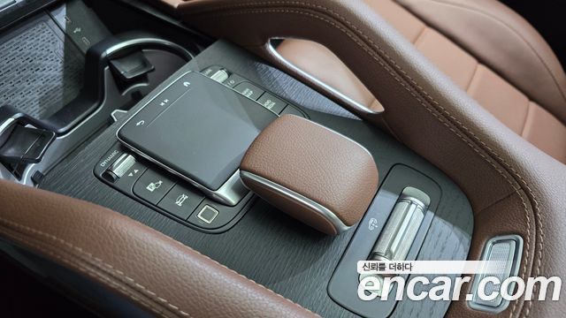 Mercedes-Benz GLE-Class 2025 — photo 21