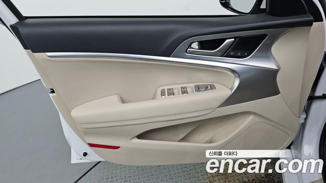Genesis G70 2023 — photo 14