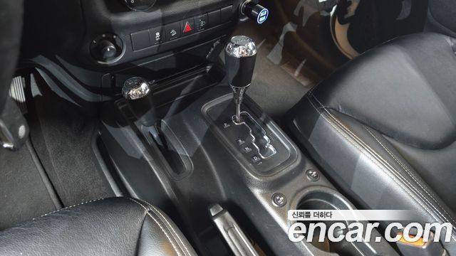 Jeep Wrangler 2017 — photo 12