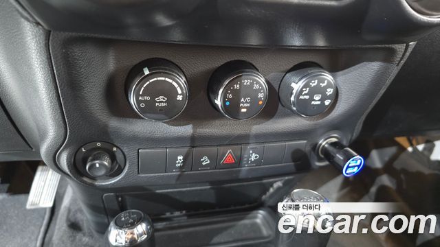 Jeep Wrangler 2017 — photo 24