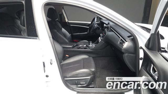 Genesis G70 2019 — photo 17