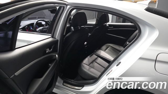 Genesis G70 2019 — photo 16