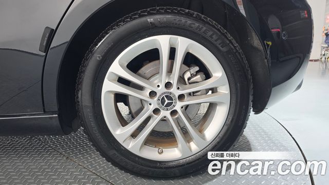 Mercedes-Benz A-Class 2024 — photo 7