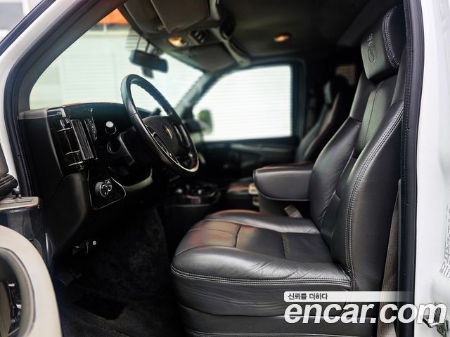 Chevrolet Express Van 2015 — photo 12