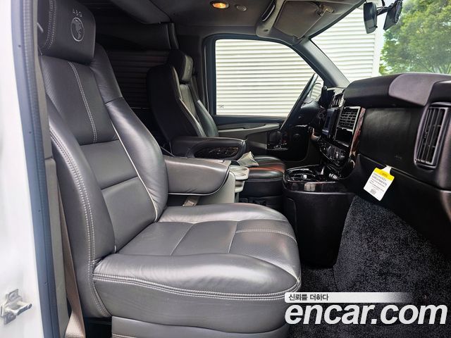 Chevrolet Express Van 2015 — photo 17