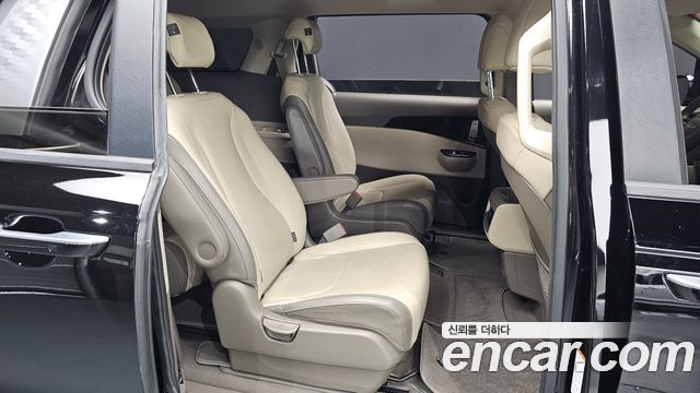 Kia Canival 2022 — photo 17