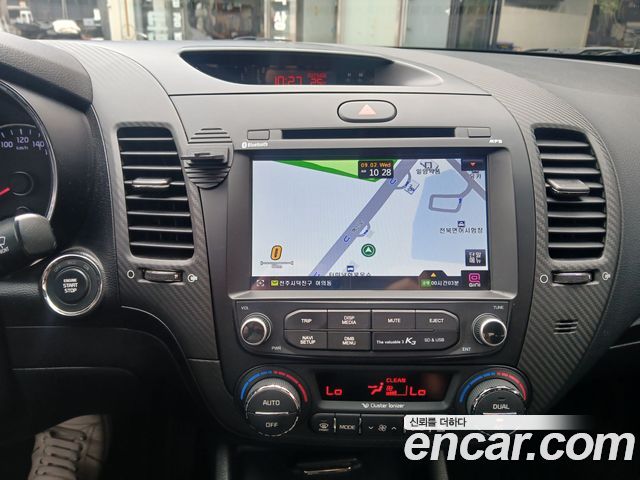 Kia K3 2013 — photo 10