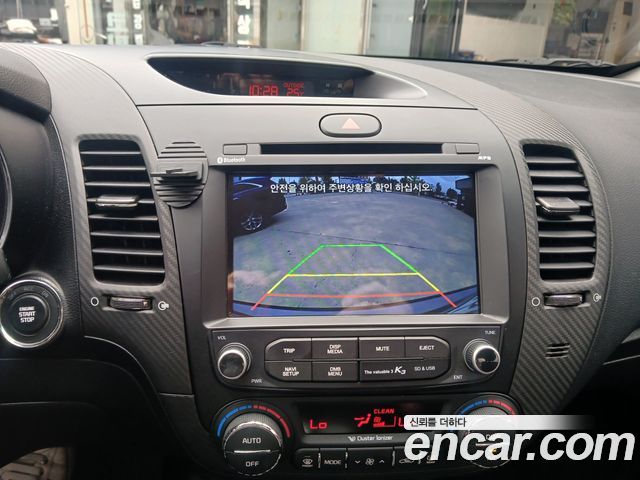 Kia K3 2013 — photo 11