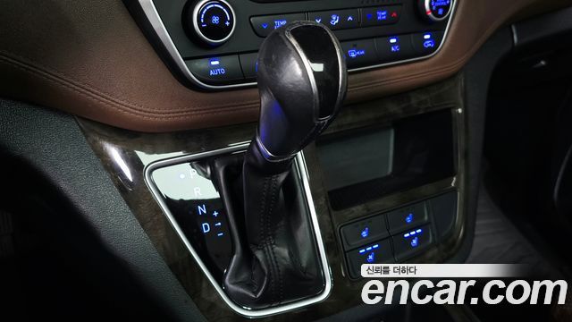 Hyundai Starex 2019 — photo 12