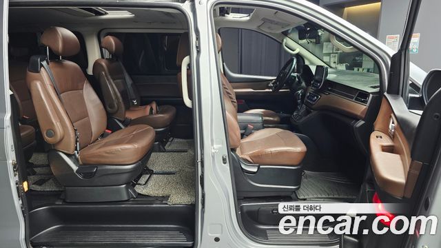 Hyundai Starex 2019 — photo 16