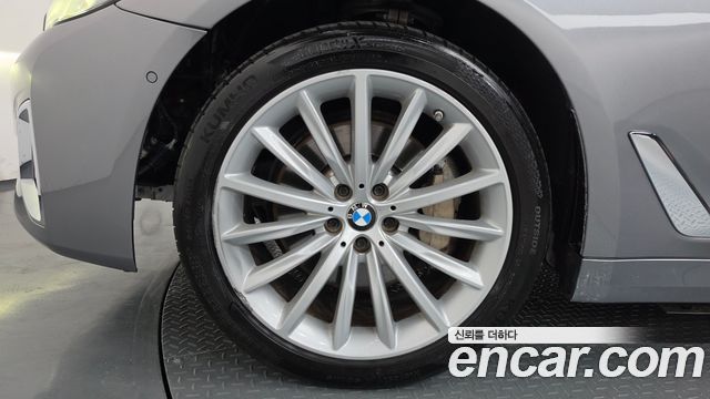 BMW 5-Series 2023 — photo 5