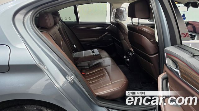 BMW 5-Series 2023 — photo 12