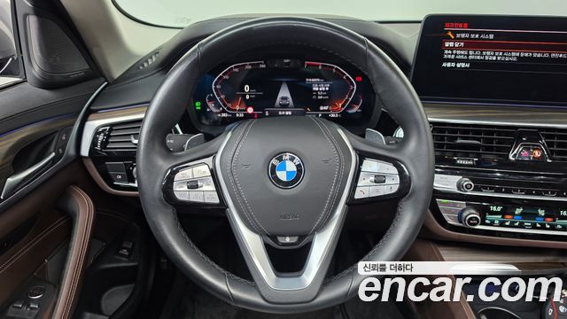 BMW 5-Series 2023 — photo 13
