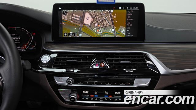 BMW 5-Series 2023 — photo 14