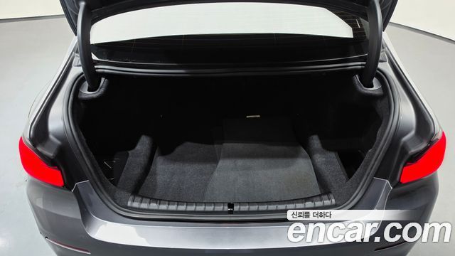 BMW 5-Series 2023 — photo 20