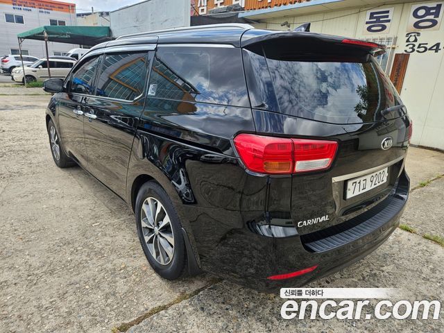 Kia Canival 2018 — photo 4