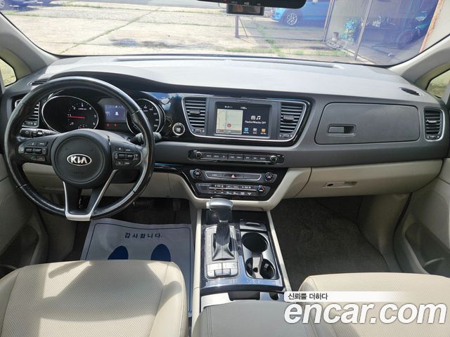 Kia Canival 2018 — photo 11