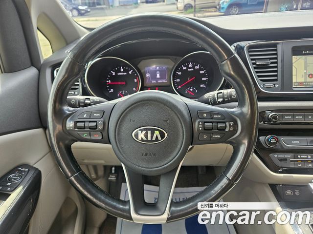 Kia Canival 2018 — photo 12