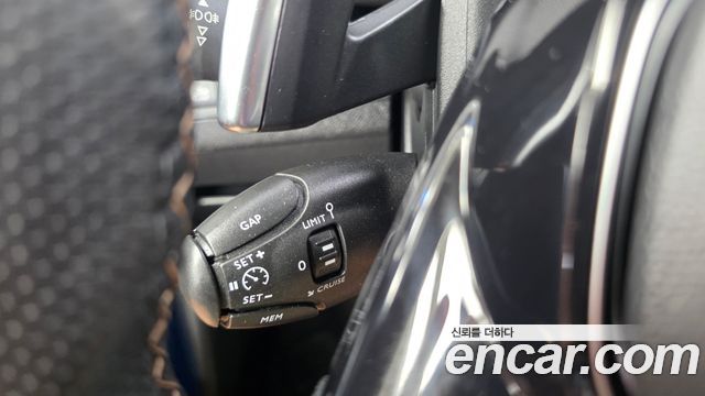 Peugeot 3008 2019 — photo 29