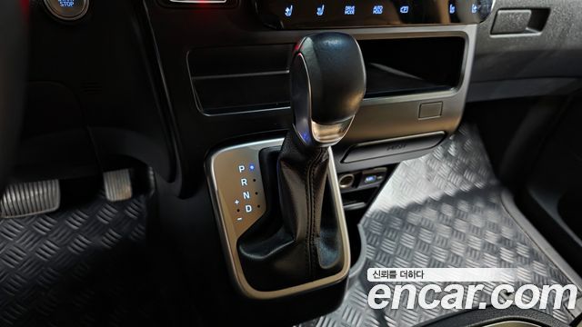 Hyundai Staria 2022 — photo 9