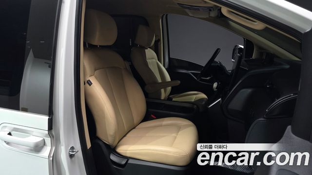 Hyundai Staria 2022 — photo 11