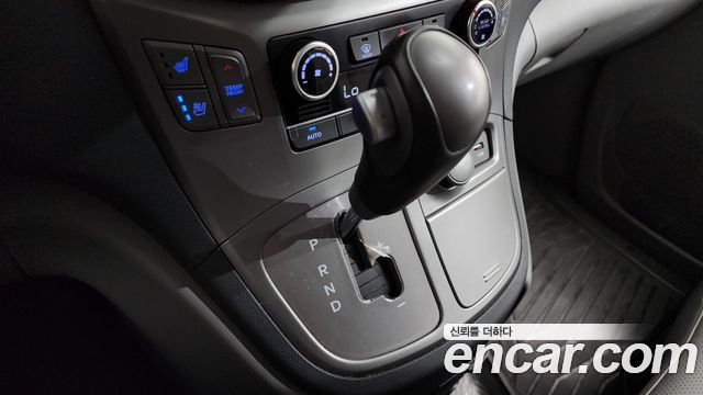 Hyundai Starex 2019 — photo 12