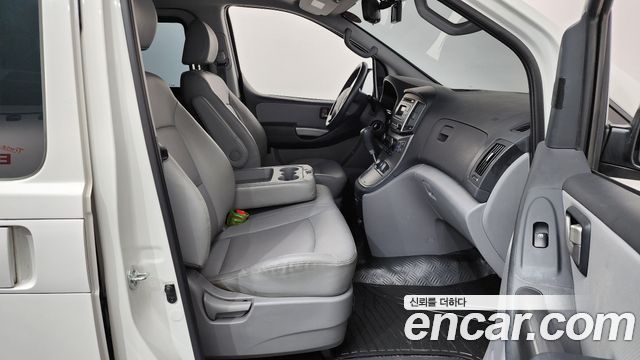 Hyundai Starex 2019 — photo 16