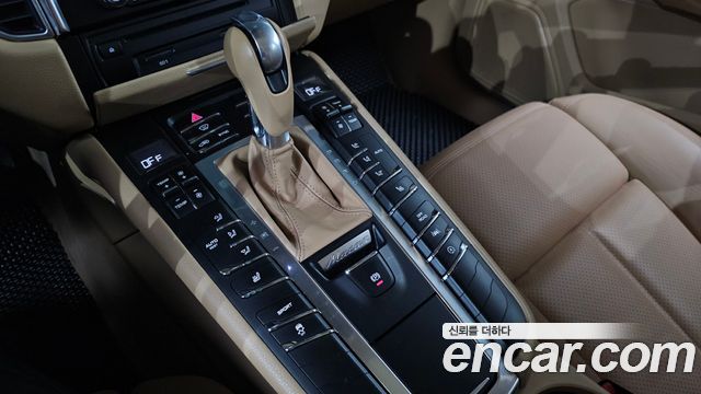 Porsche Macan 2017 — photo 9