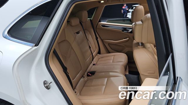 Porsche Macan 2017 — photo 11