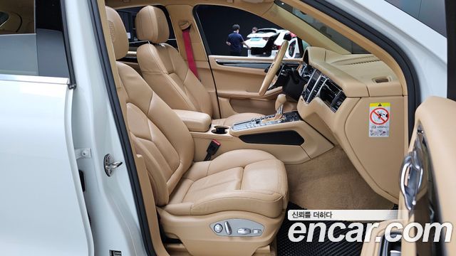 Porsche Macan 2017 — photo 12