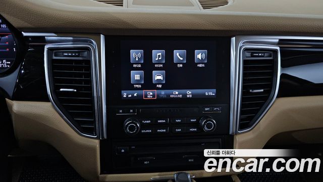 Porsche Macan 2017 — photo 16