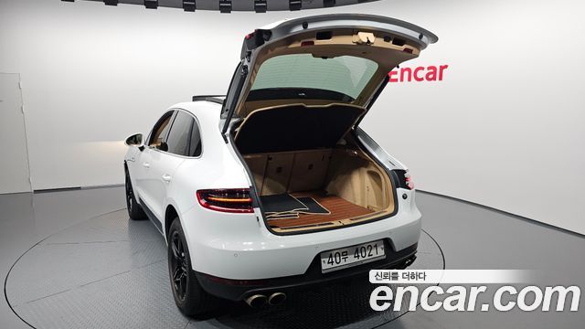 Porsche Macan 2017 — photo 20