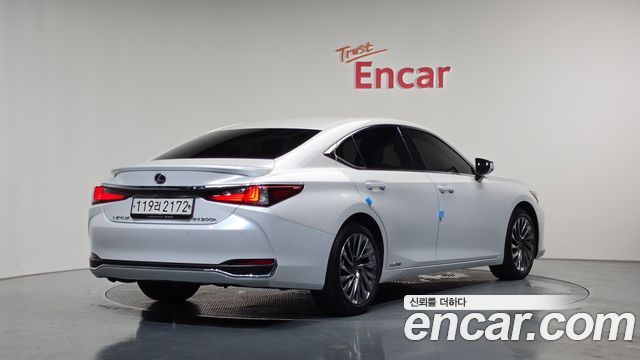 Lexus ES 2021 — photo 2