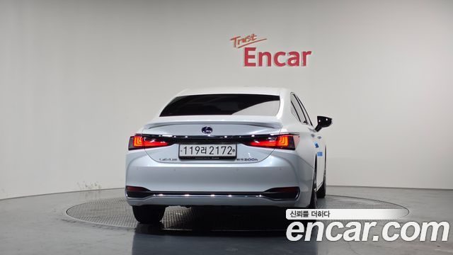 Lexus ES 2021 — photo 4