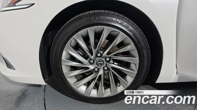 Lexus ES 2021 — photo 5