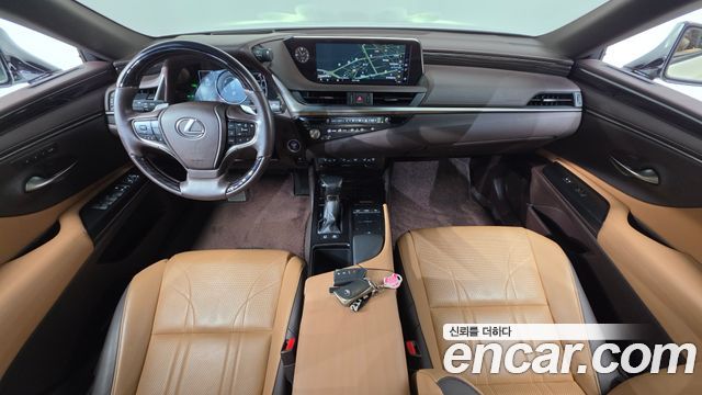 Lexus ES 2021 — photo 10