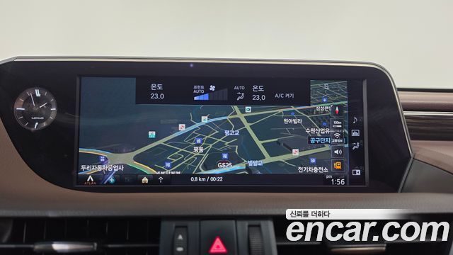 Lexus ES 2021 — photo 19