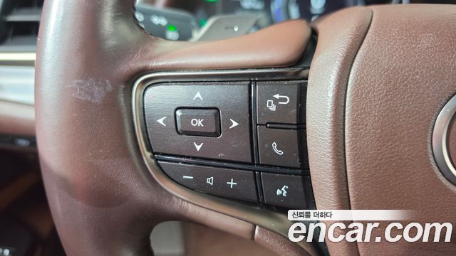 Lexus ES 2021 — photo 23