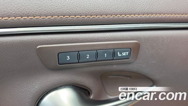 Lexus ES 2021 — photo 26