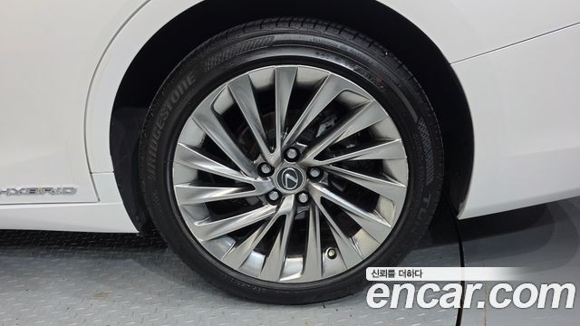 Lexus ES 2021 — photo 7