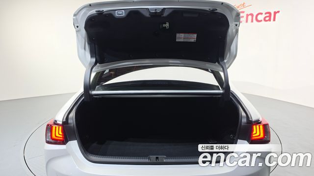 Lexus ES 2021 — photo 28