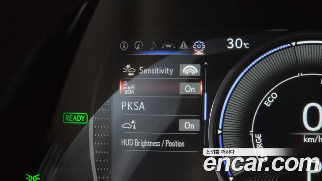 Lexus ES 2021 — photo 32