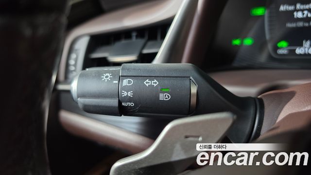 Lexus ES 2021 — photo 36