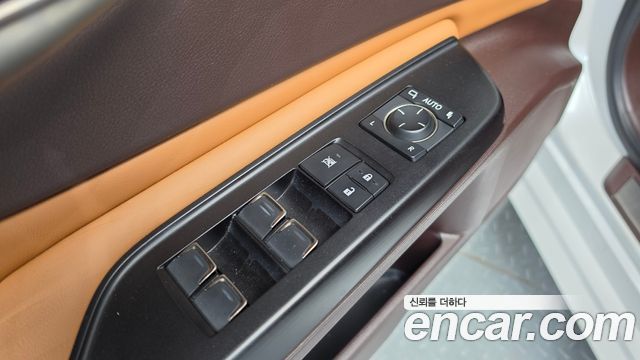 Lexus ES 2021 — photo 37