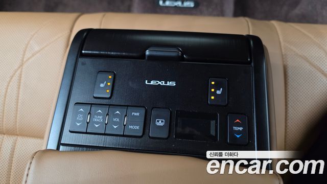 Lexus ES 2021 — photo 39